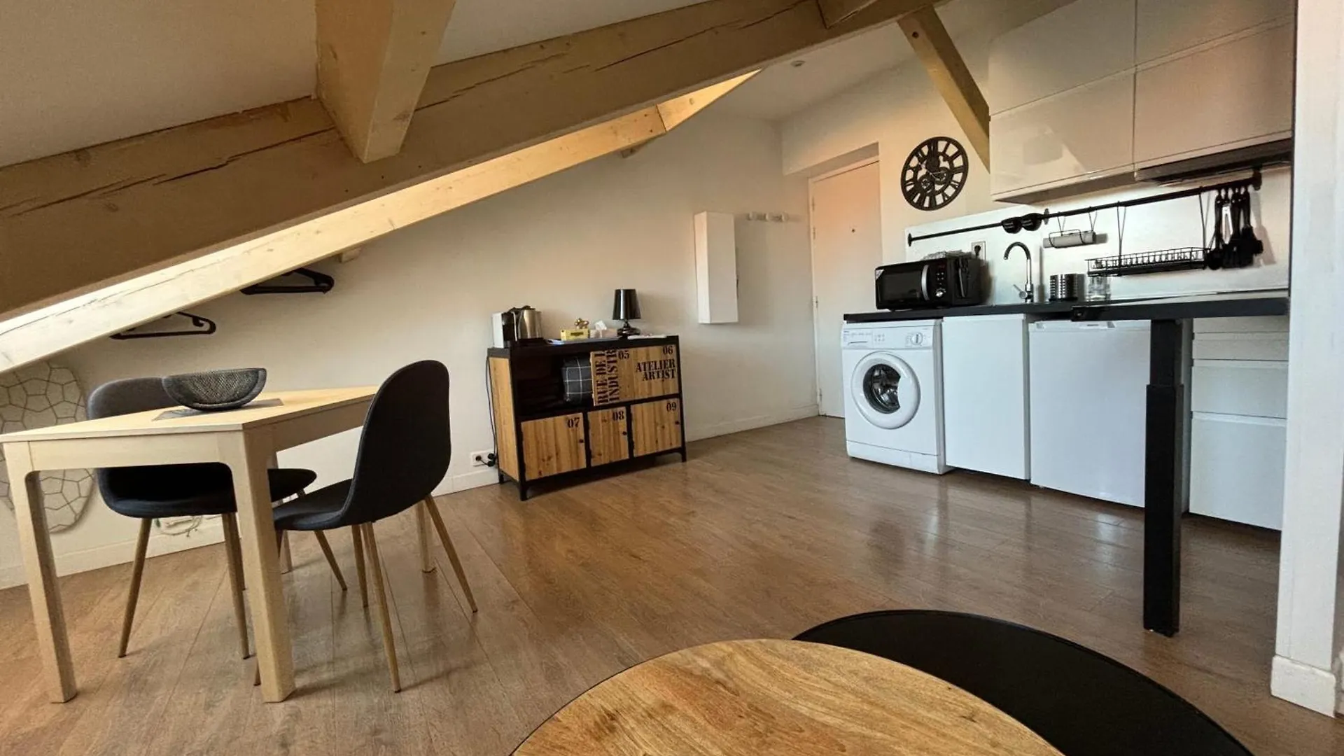 Apartment Bright Studio Near The Beach Of Nice