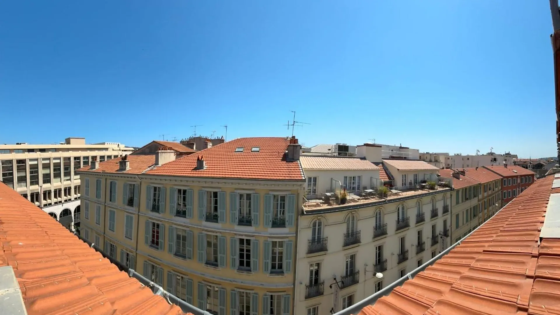 Bright Studio Near The Beach Of Nice France