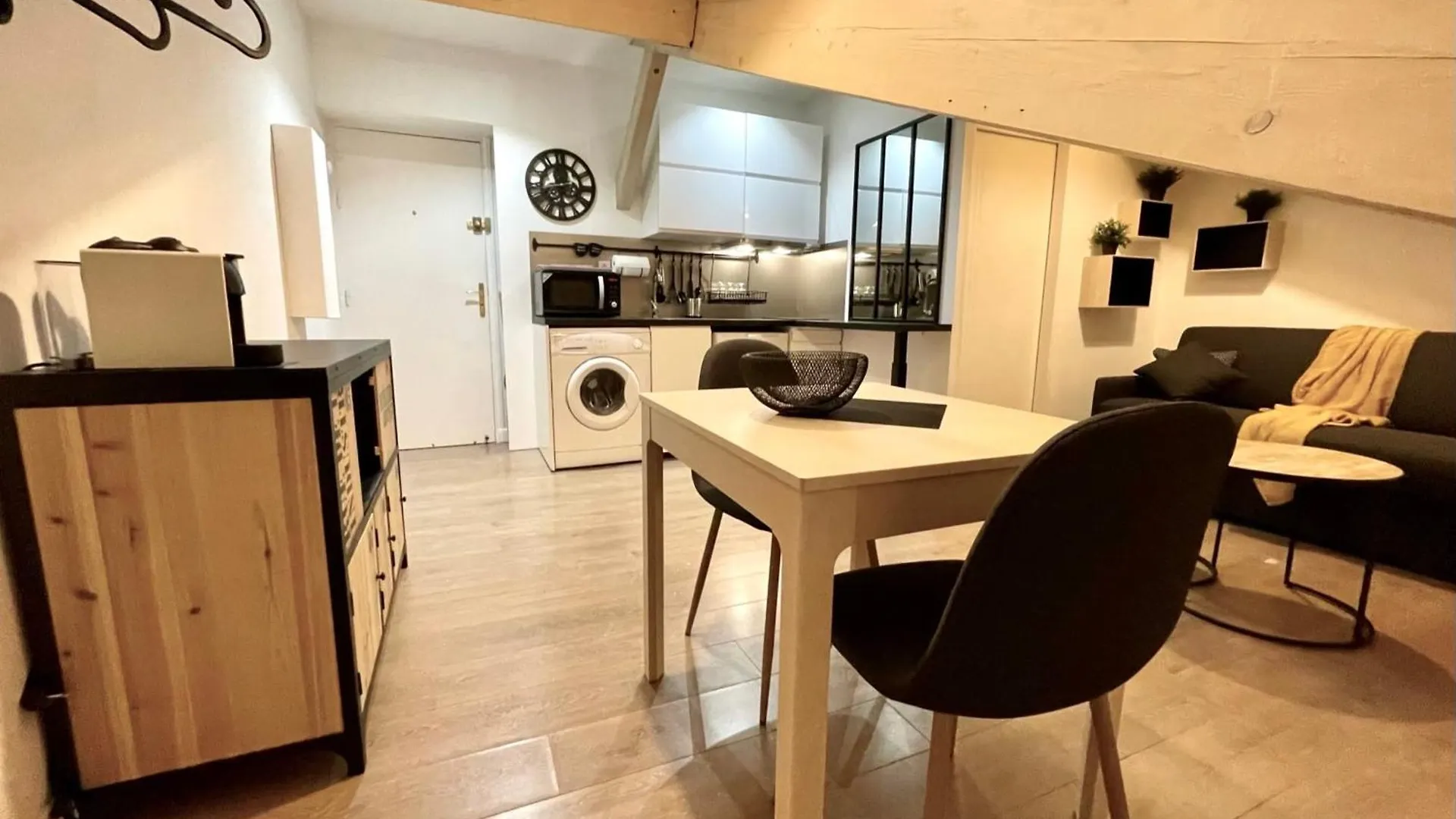 Bright Studio Near The Beach Of Nice