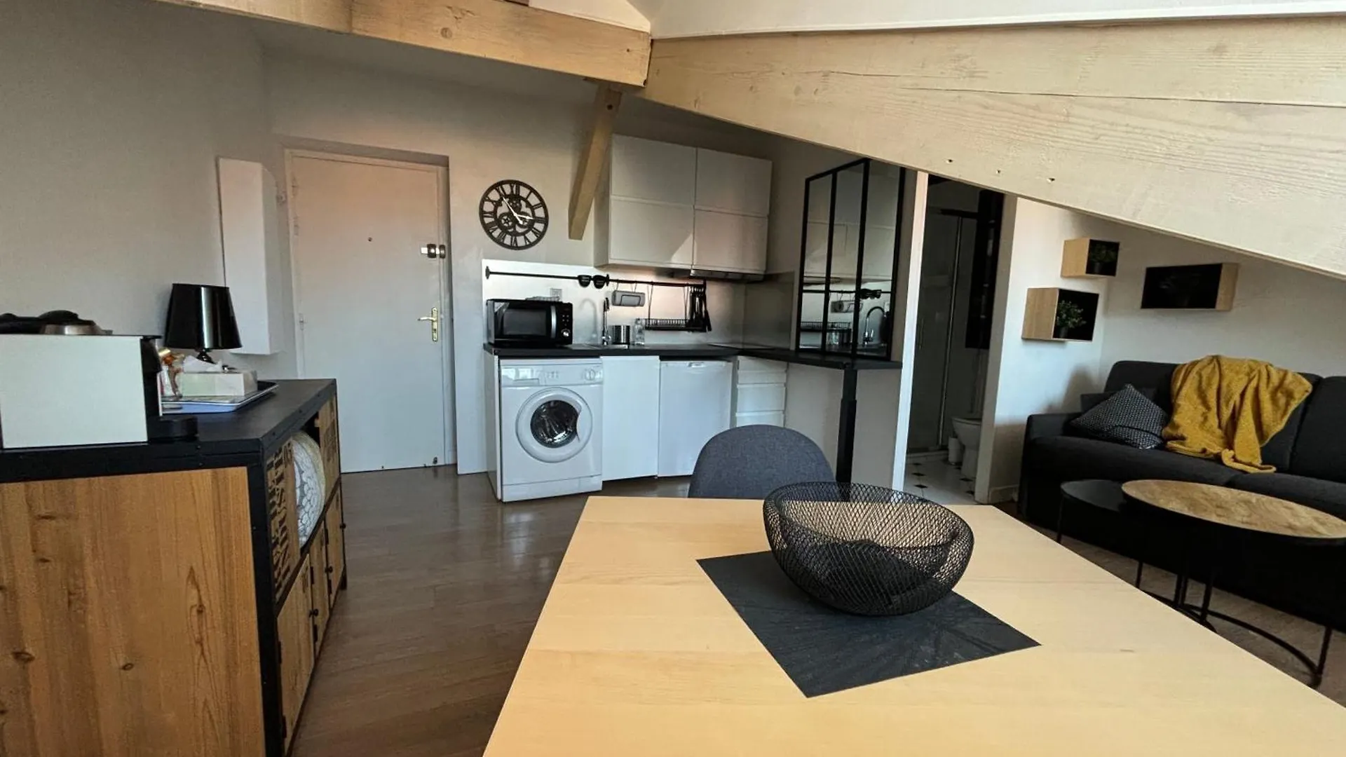 Bright Studio Near The Beach Of Nice Apartment